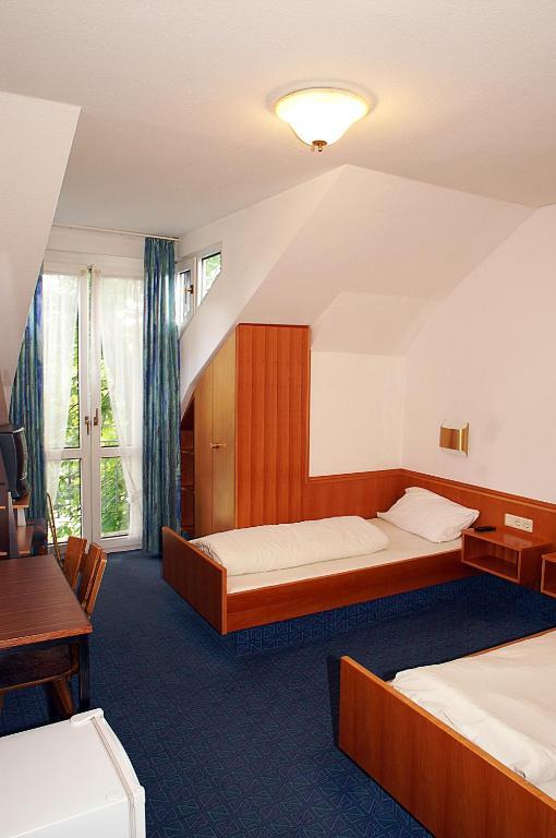 Frankischer Gasthof Lutz Guest House Giebelstadt Room photo